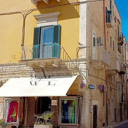 De Lucia Affittacamere - Elegante Appartamento Storico Nel Cuore Della Citta Terlizzi Bagian luar foto