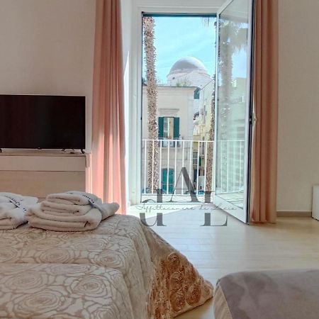 De Lucia Affittacamere - Elegante Appartamento Storico Nel Cuore Della Citta Terlizzi Bagian luar foto