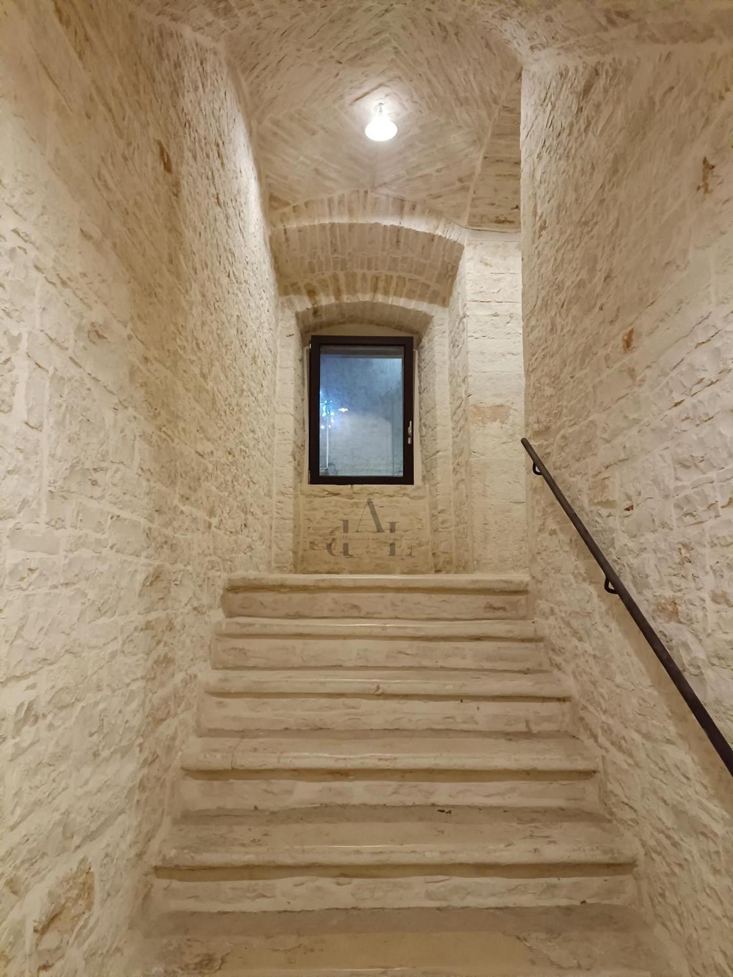 De Lucia Affittacamere - Elegante Appartamento Storico Nel Cuore Della Citta Terlizzi Bagian luar foto