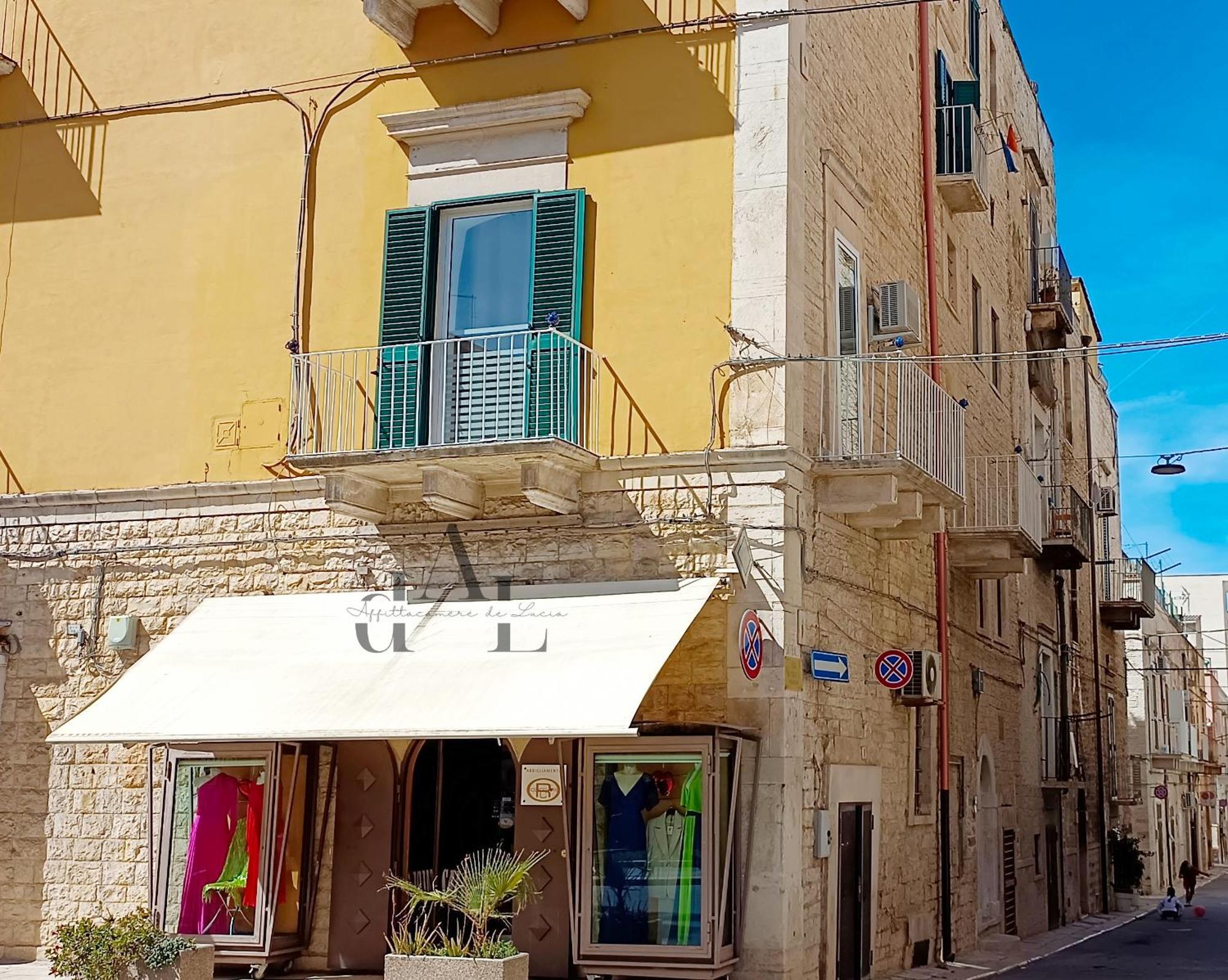 De Lucia Affittacamere - Elegante Appartamento Storico Nel Cuore Della Citta Terlizzi Bagian luar foto